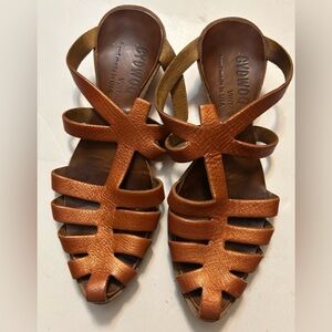 Cydwoq Women's vintage Brown Strappy Sandals size 35/5